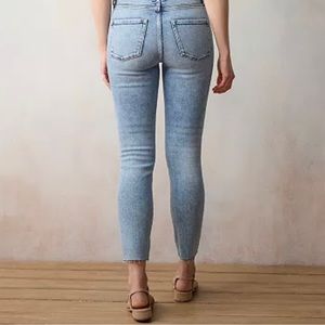 Lauren Conrad Women’s High-Rise Denim Jeans Size 10 with frayed cuffs. Inseam 27